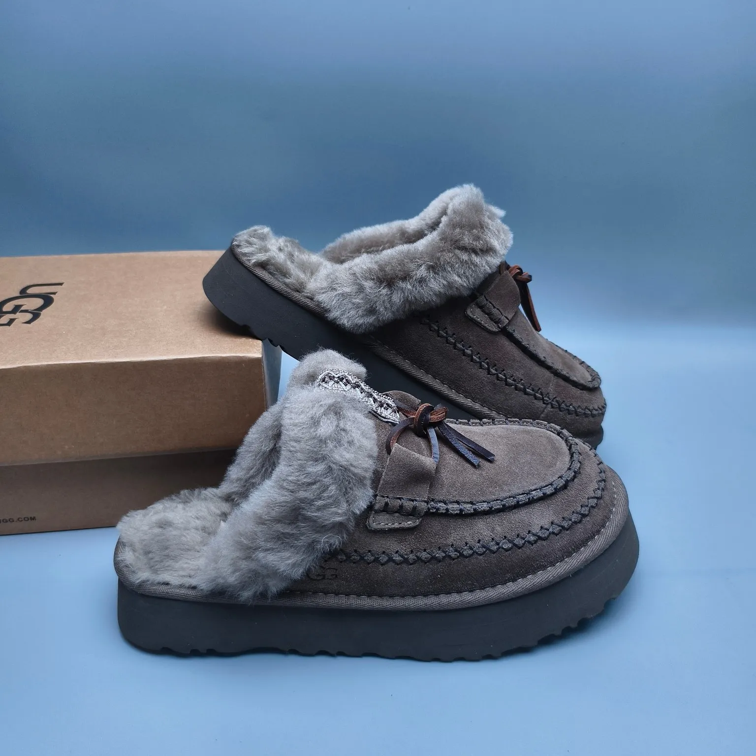 💰480 UGG sheepskin all-in-one snow boots 8260 lace-up thick-soled casual slippers Color: Maroon Antelope Brown Matching code: 35-40